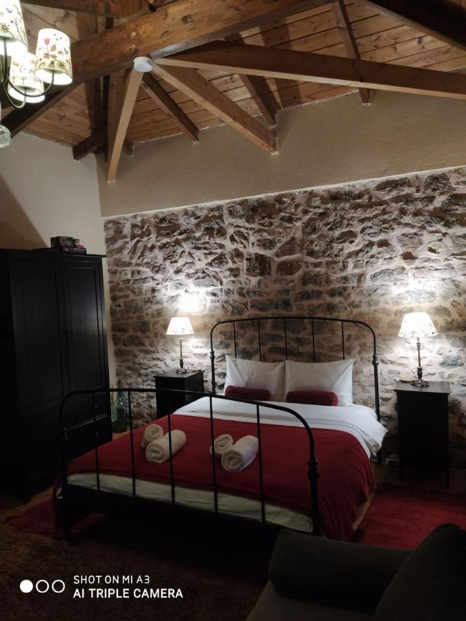 Theopetra Home Rom bilde