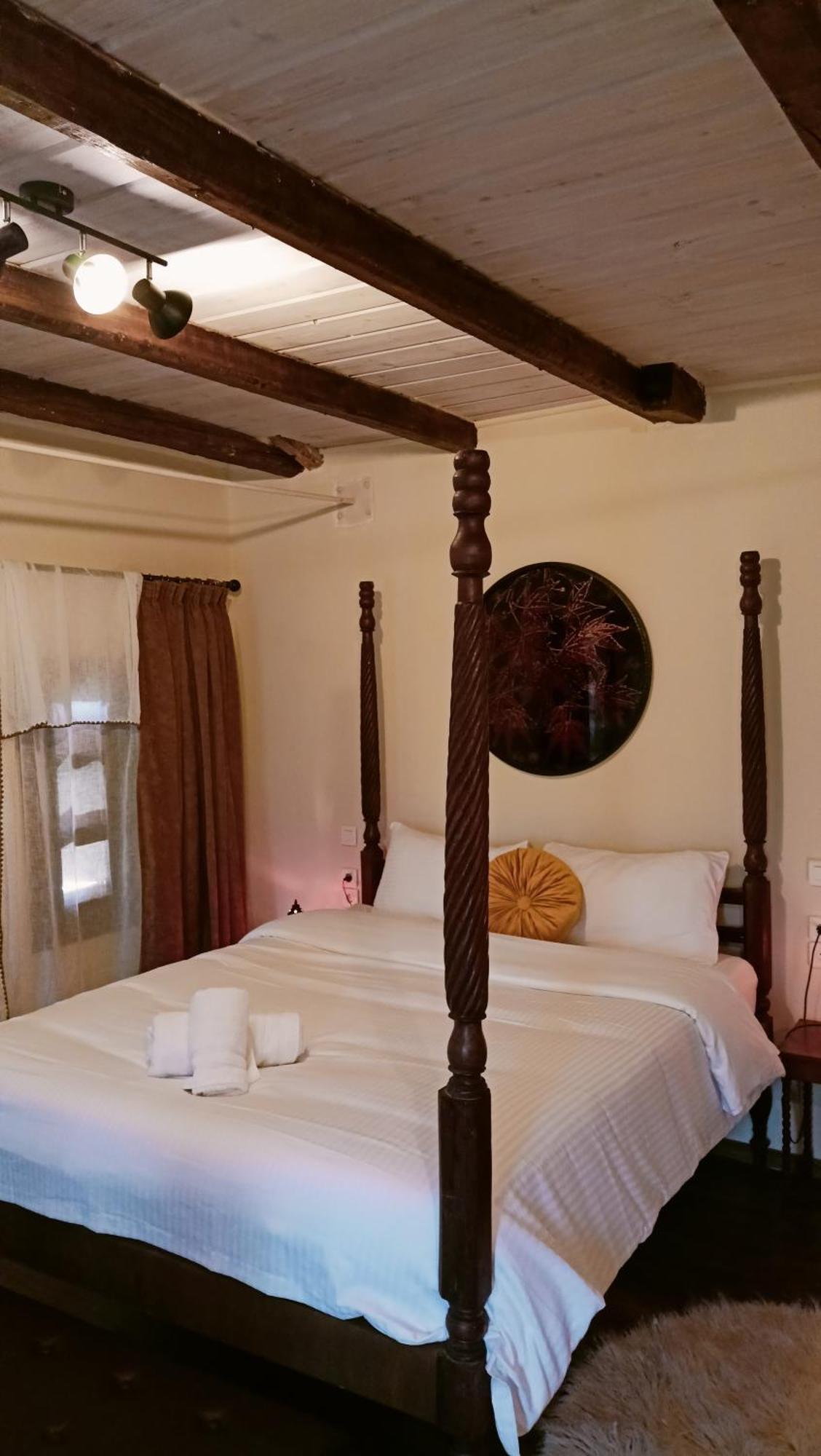 Theopetra Home Rom bilde