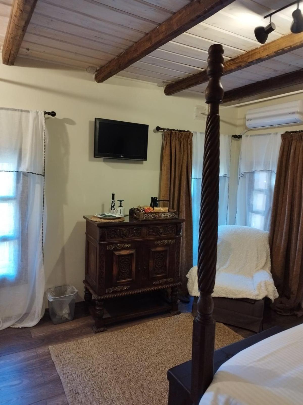 Theopetra Home Rom bilde