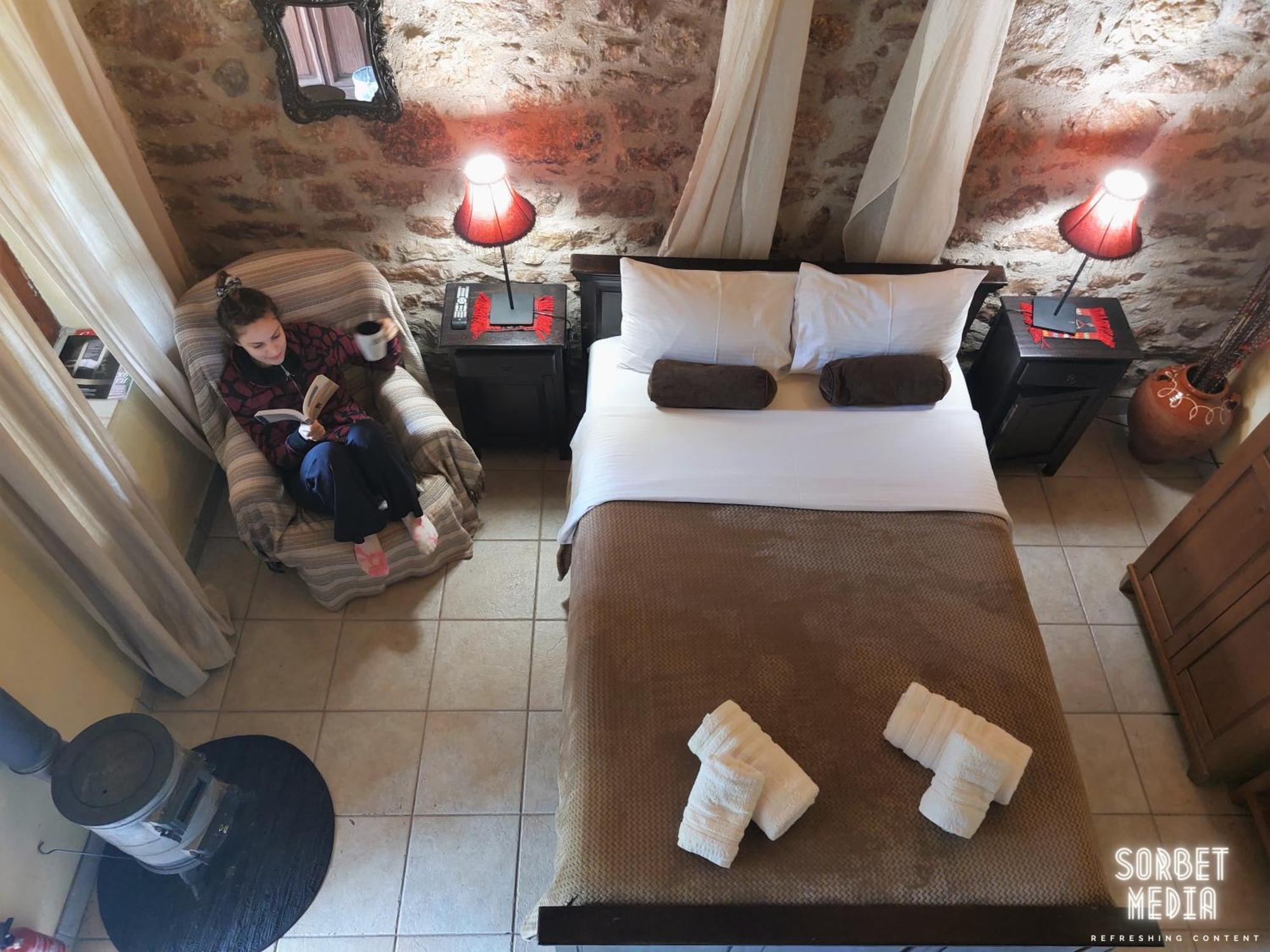 Theopetra Home Rom bilde