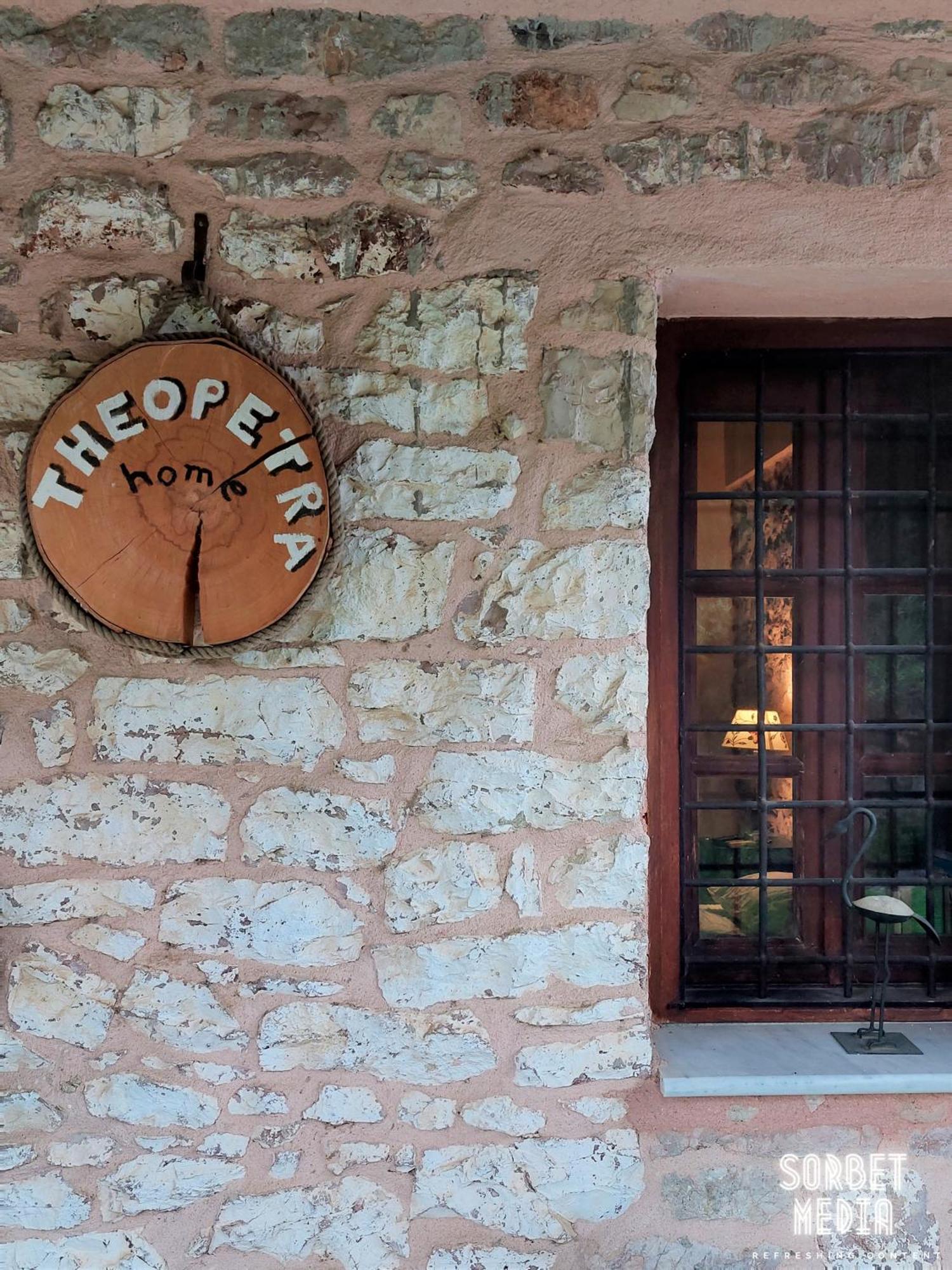 Theopetra Home Rom bilde
