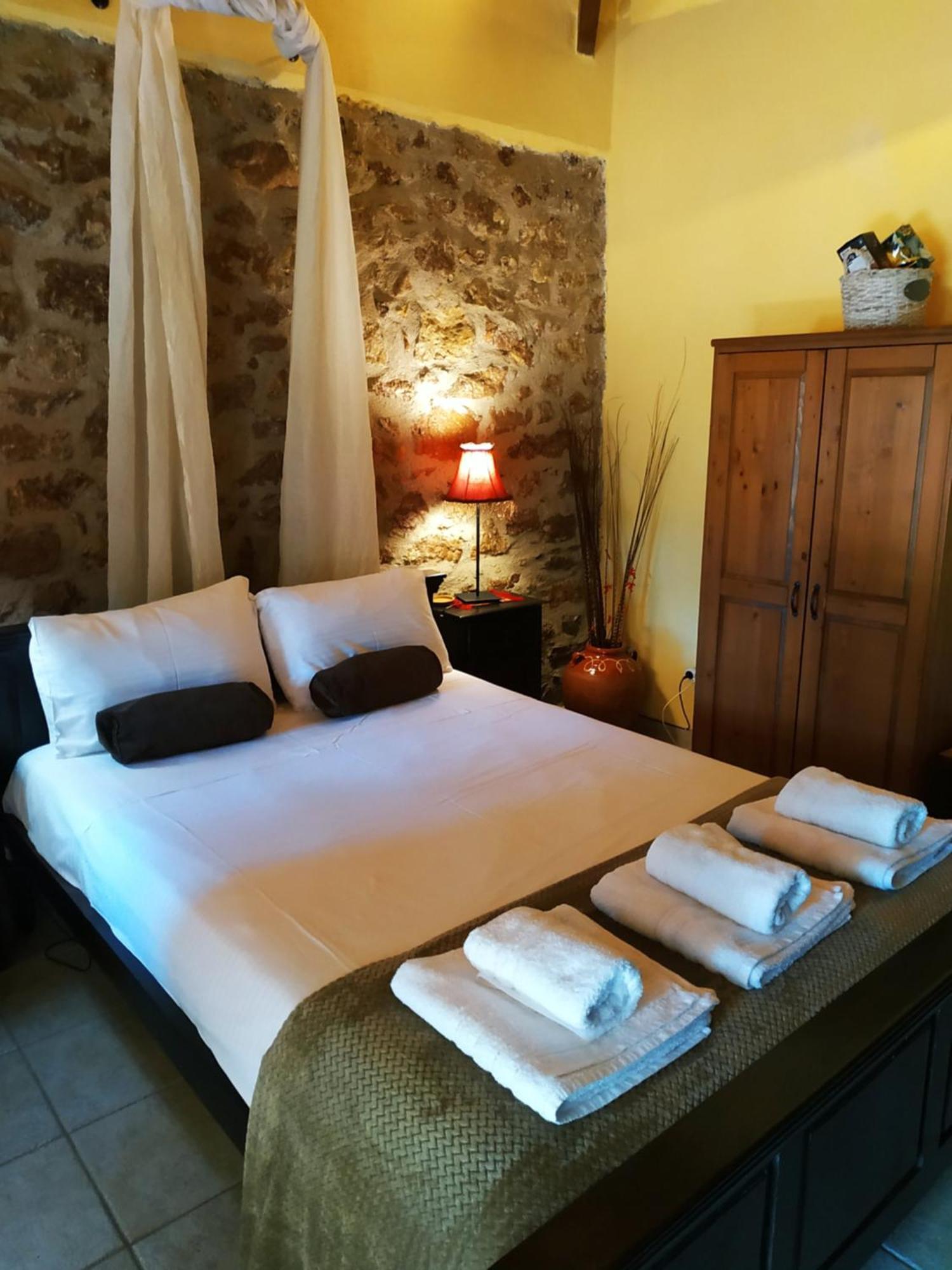 Theopetra Home Rom bilde